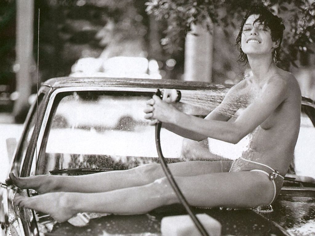 Milla Jovavich Nude